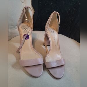 VINCE CAMUTO 8 1/2 nude block heel USED